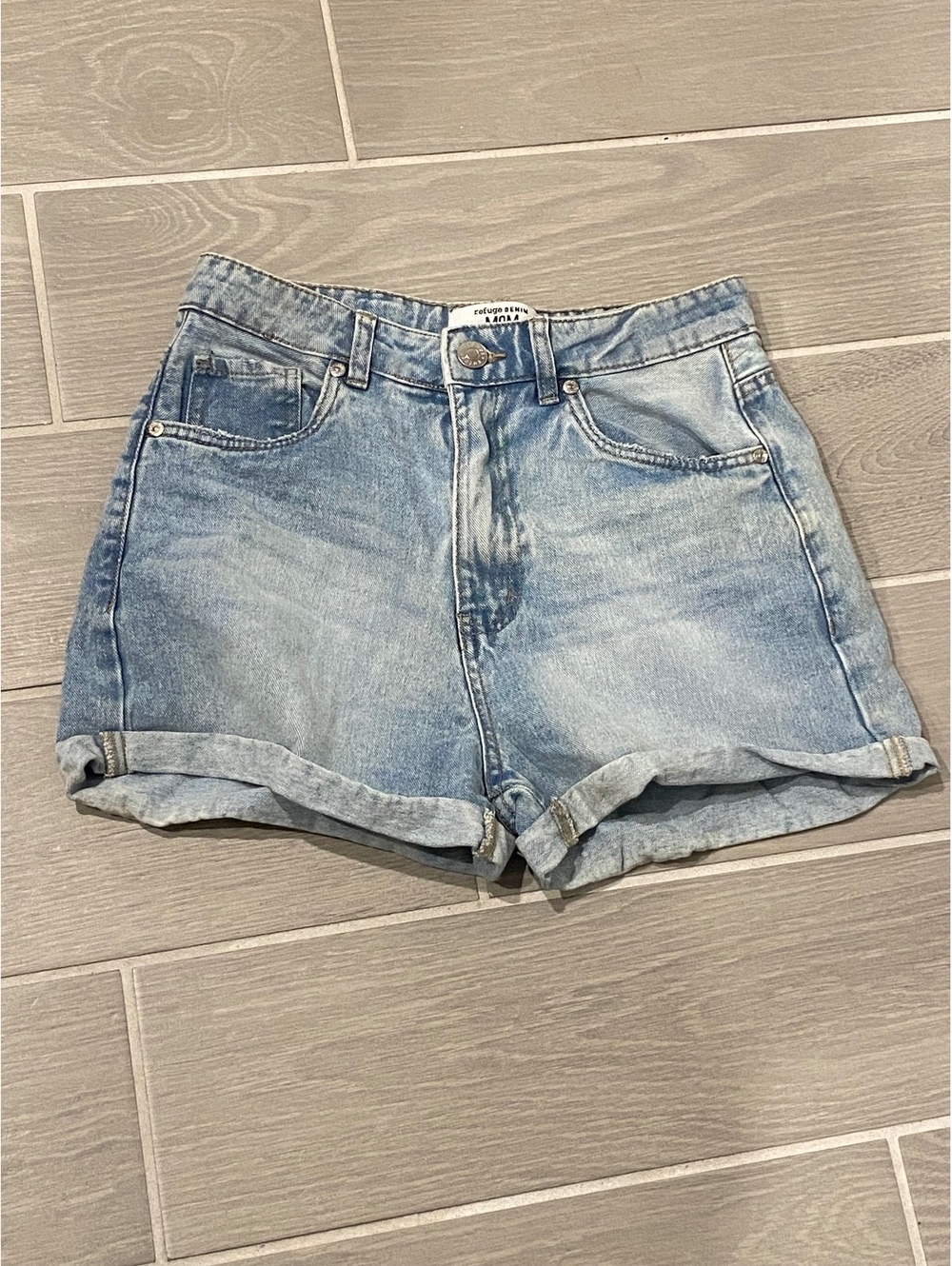 Refuge Denim Mom Shorts Light Wash Size 05
